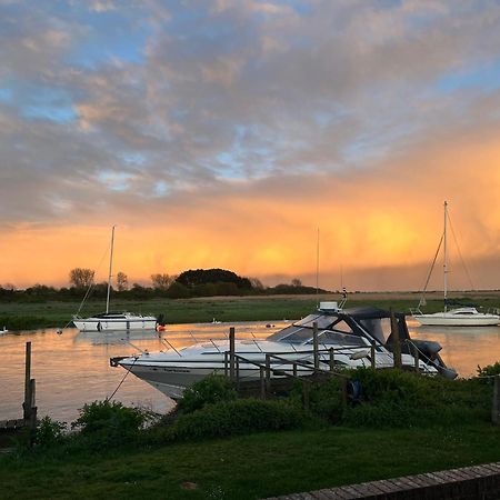 Hot Tub With A View - Christchurch Harbour Esterno foto
