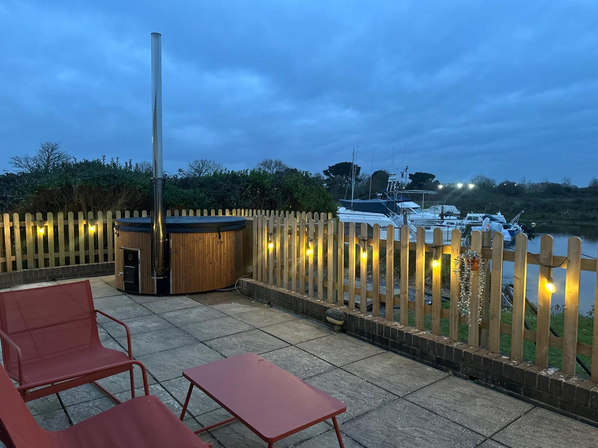 Hot Tub With A View - Christchurch Harbour Esterno foto