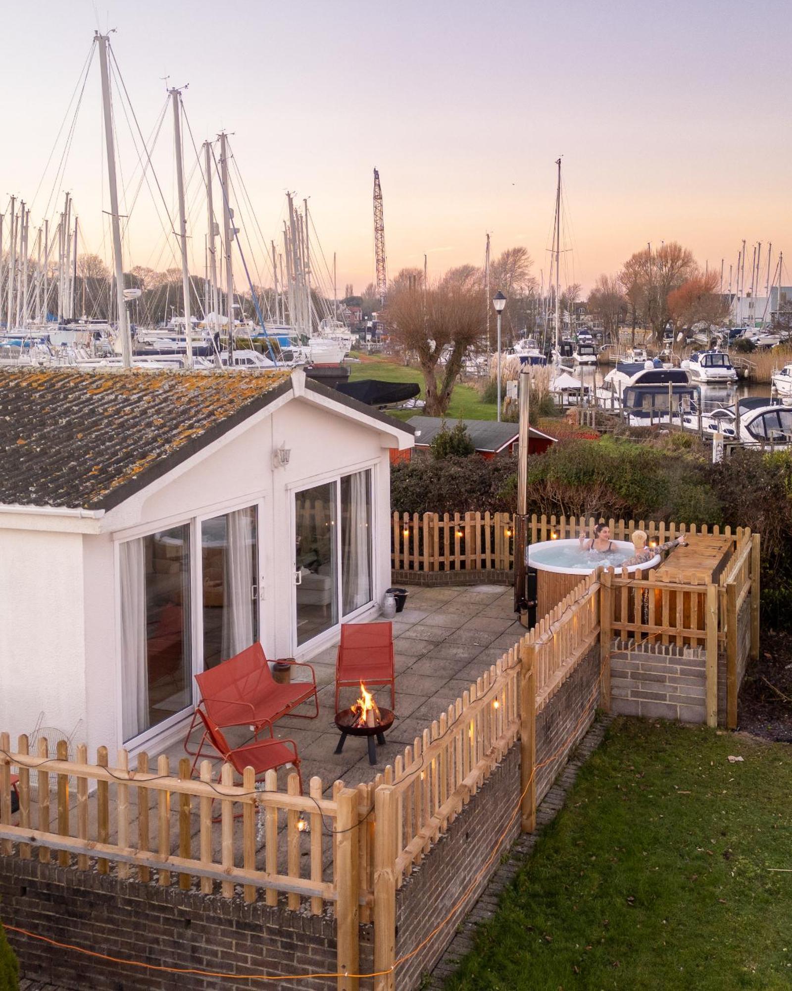 Hot Tub With A View - Christchurch Harbour Esterno foto